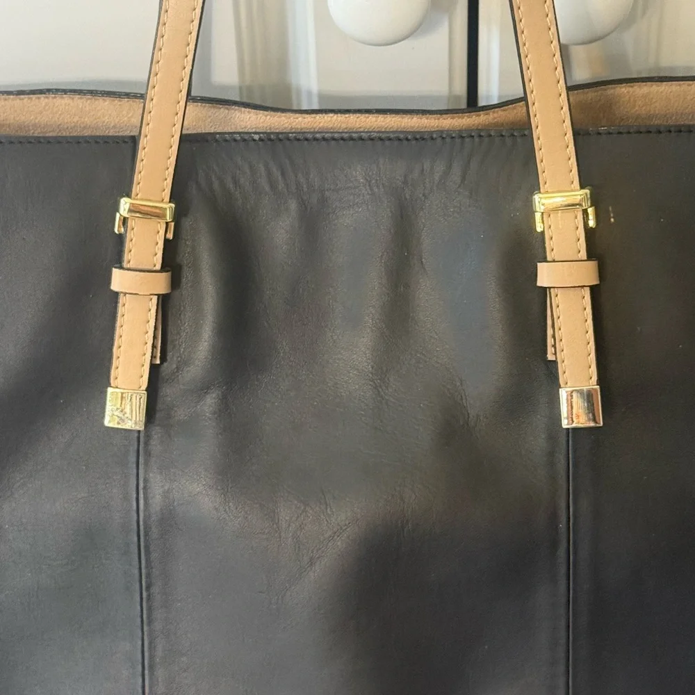 Elegant Black Tote Bag - Picture 3 of 12